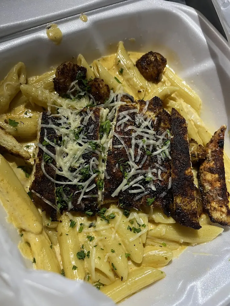 Grilled Chicken Alfredo Pasta